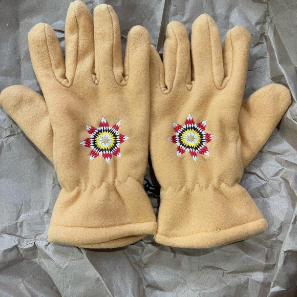 Gloves 🫎 warm nwt thick and lined beautifully printed gloves! - Picture 4 of 5